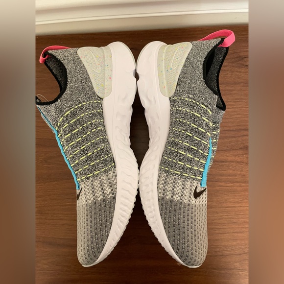 Nike React Phantom Run Flyknit 2 Men‘s Running Shoes Size 10.5 - Picture 4 of 9